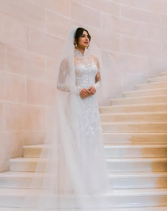 Chopra-Priyanka-wedding-dress