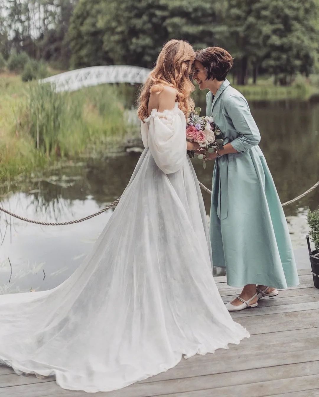 mother and bride on wedding day