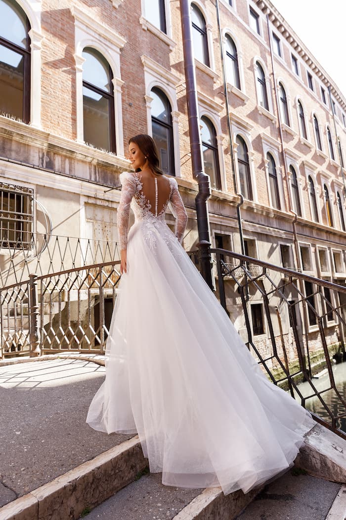 Luv Bridal Sabrina New Wedding Dress Save 30% - Stillwhite