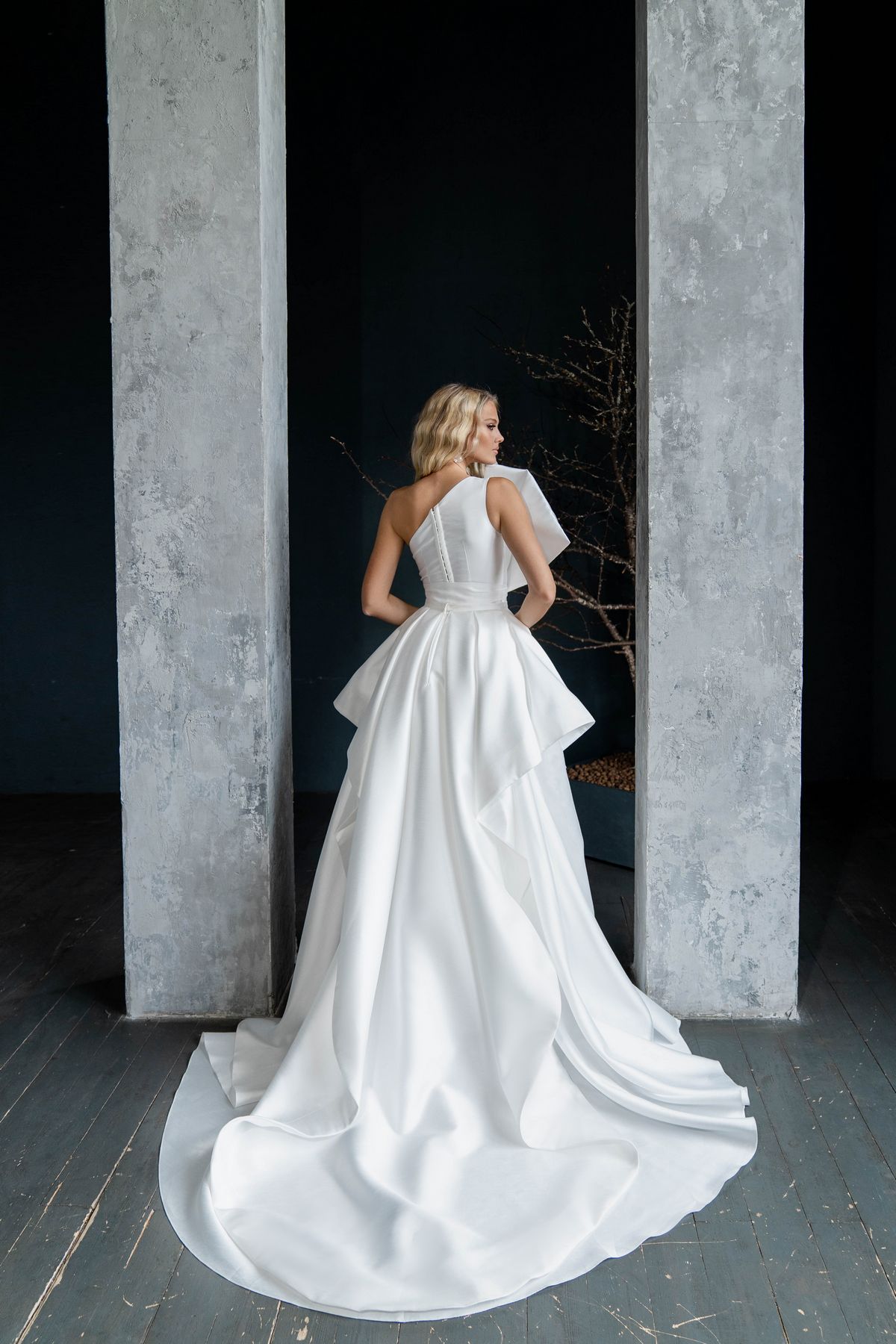 Short wedding dress Sandra with bow and feathers by rara avis at Dell'Amore Bridal, auckland, nz 8