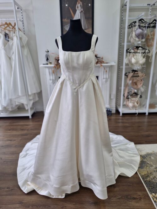 Murex wedding dress by rara avis from dell'amore bridal, nz, plus size 3
