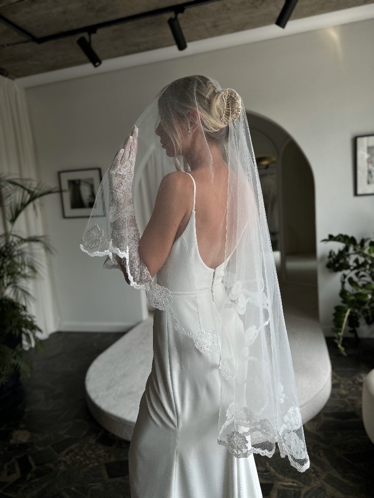 mid length wedding veil Victoria, auckland, nz