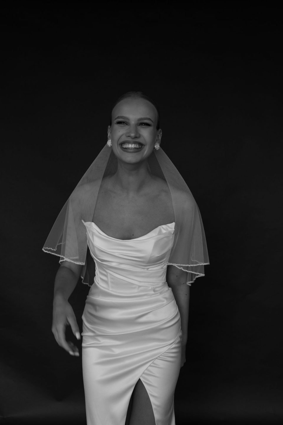 Elegant Simple Sweet Bow Tie Pearls Bridal Veil main image 1