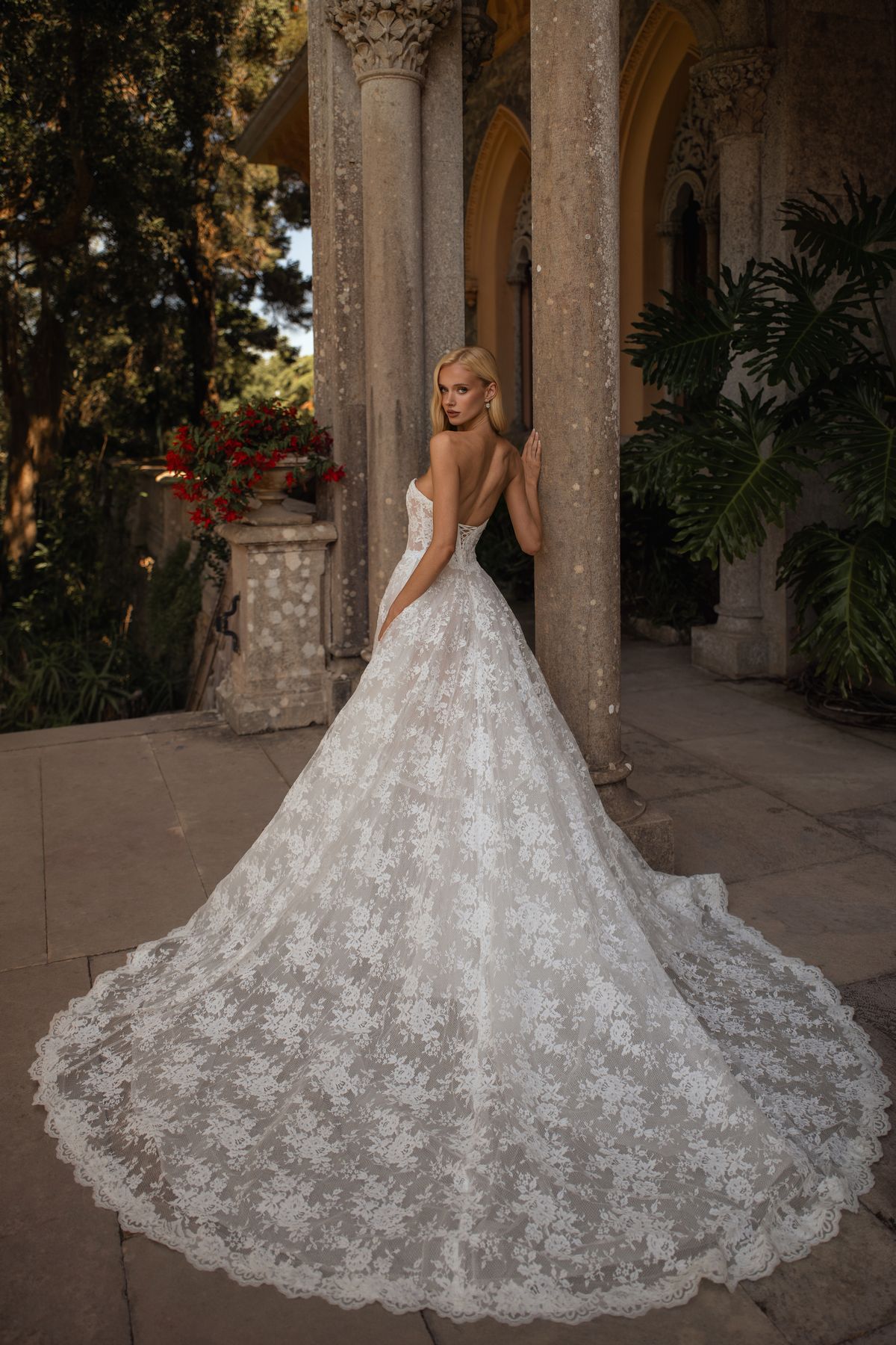 Assai-Wedding-Dress-by-Rara-Avis-from-DellAmore-bridal-auckland-nz 3