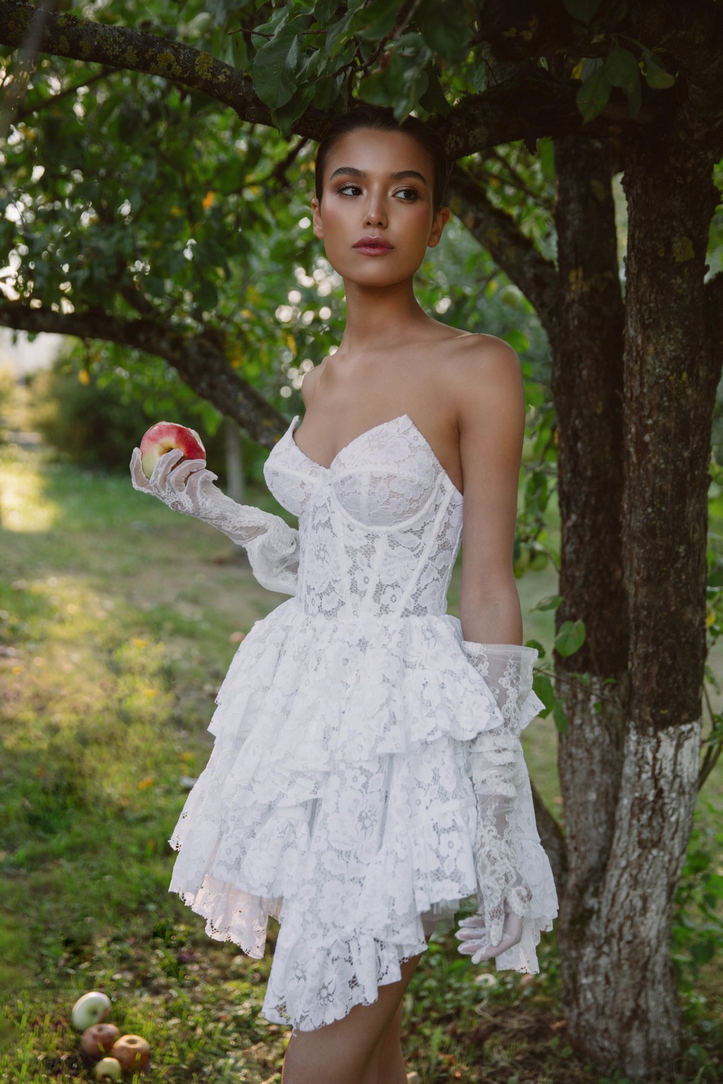 chinese dress ladies Plain Round Neck Sleeveless Lace & Tulle Wedding Dress