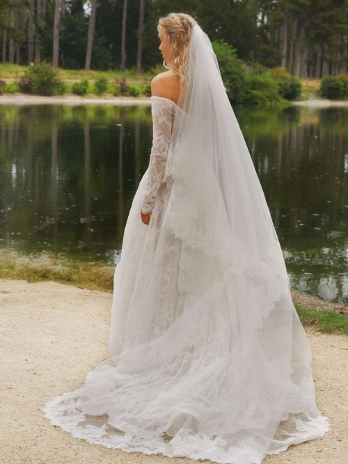 Two-layer Bridal Oriole Veil with lace trim edge at Dell'Amore Bridal, NZ 1