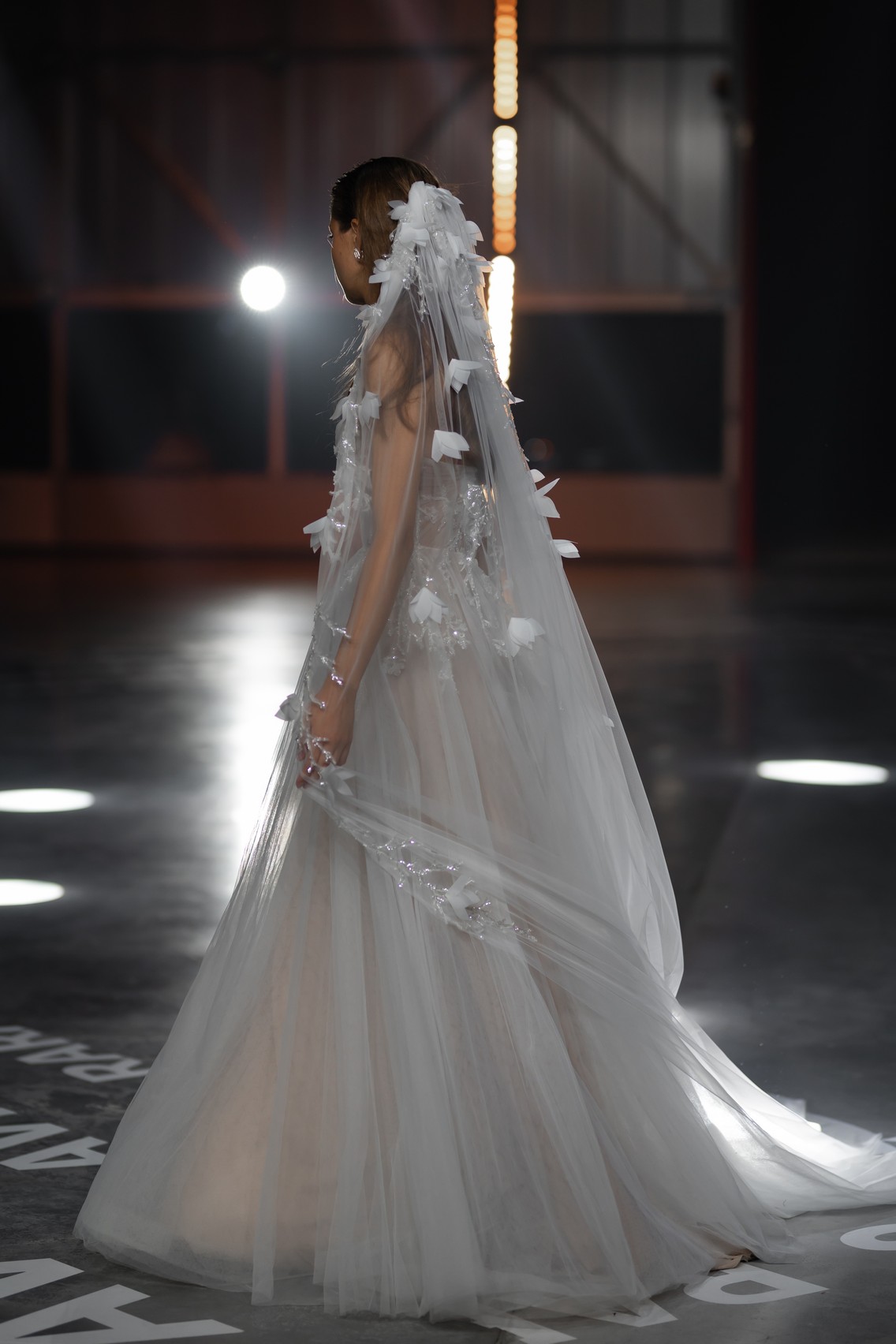 Lace 3D flower Mireia wedding veil