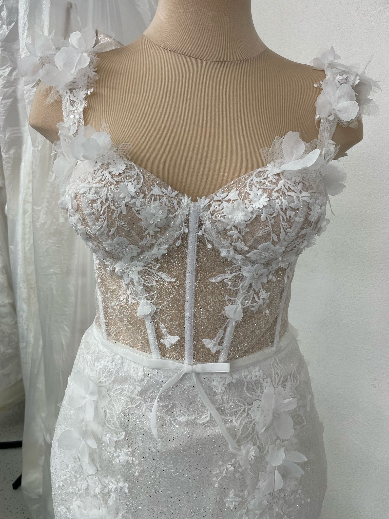 White lace wedding dress Ploina 2