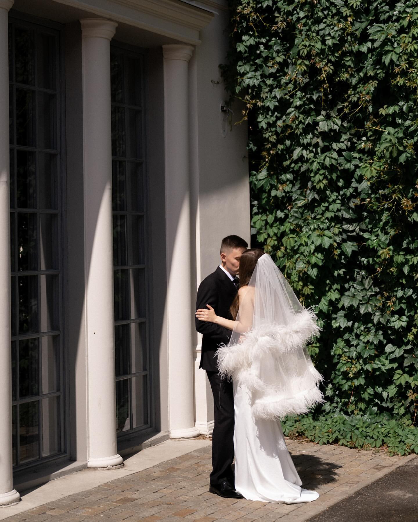 Short Feathers Wedding Zinnia Veil 3