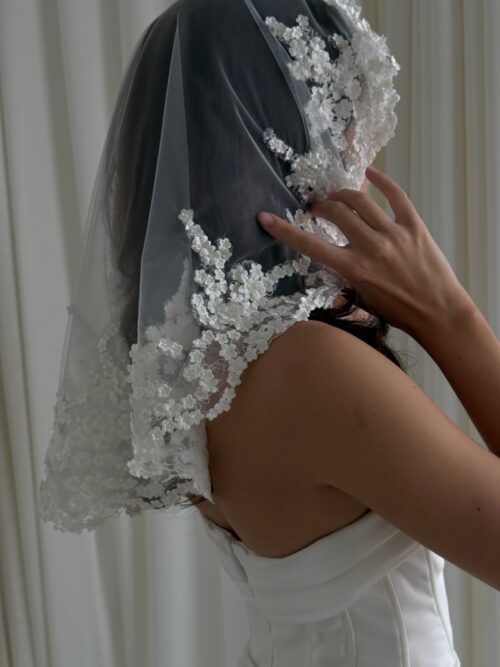 Short Flowers Lace Wedding Bianca Veil