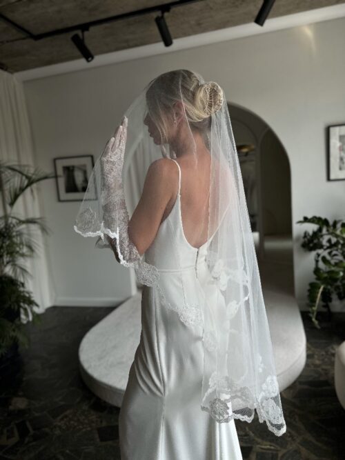 Short Lace Flowers Wedding Elowen Veil