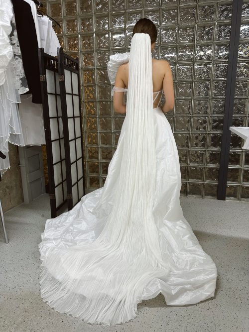 White Silk Wedding Perlamutr Veil 1