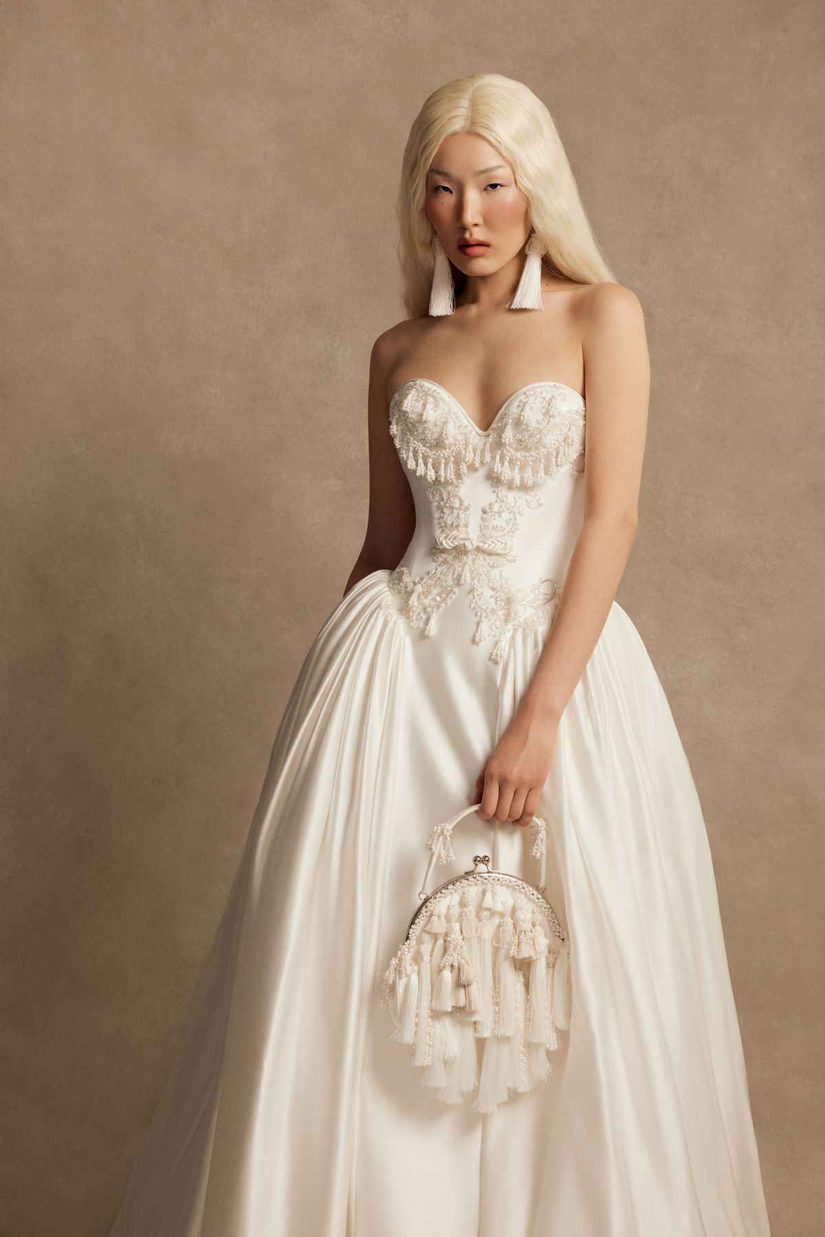 Wedding dress Gallant with basque waistline by rara avis from dell'amore bridal 3
