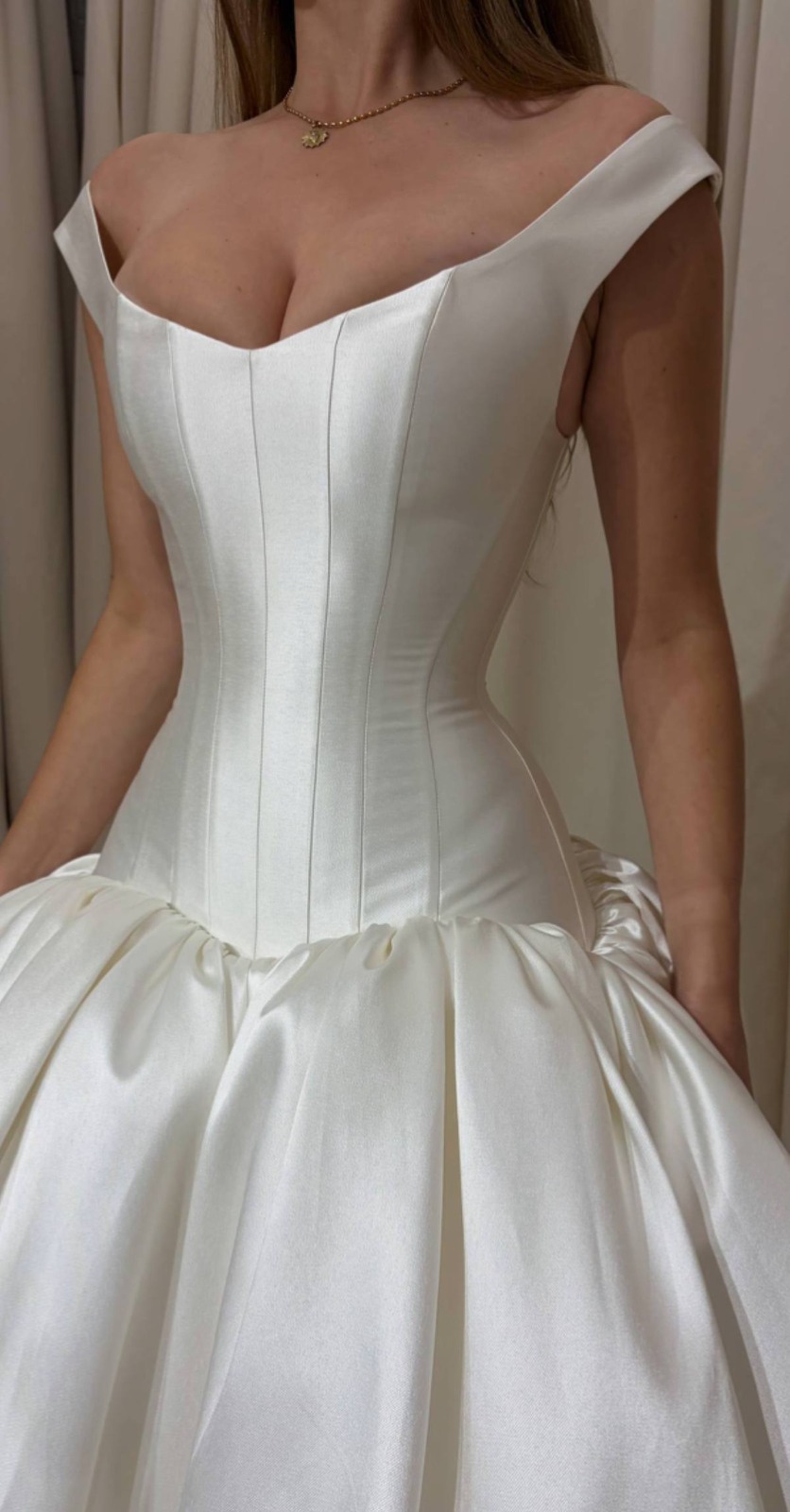 wedding dress Solei with low waistline 3